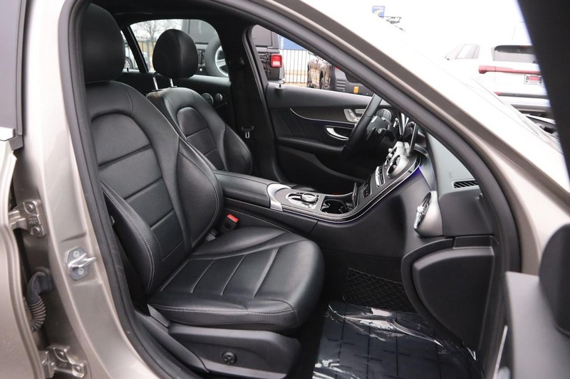 Mercedes-Benz C-Class Vehicle Image 28