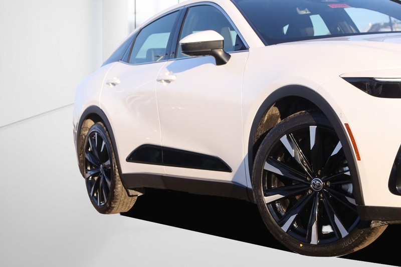 Toyota Crown Vehicle Full-screen Gallery Image 3