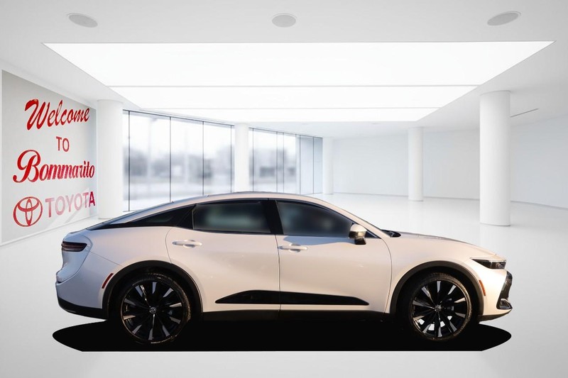 Toyota Crown Vehicle Full-screen Gallery Image 5