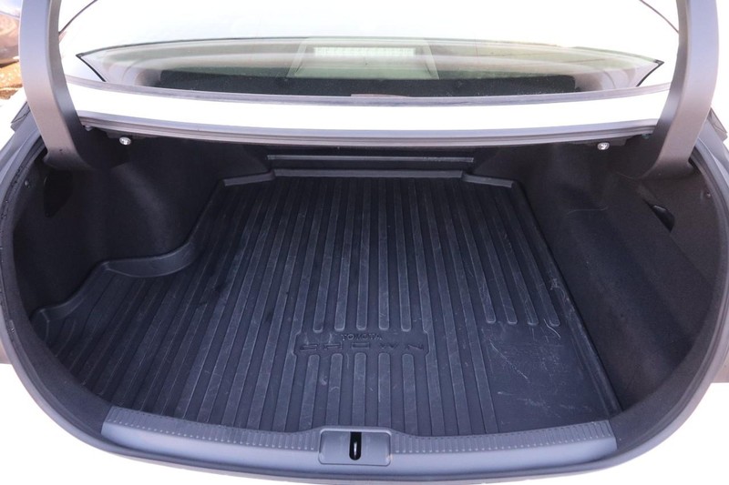 Toyota Crown Vehicle Full-screen Gallery Image 7