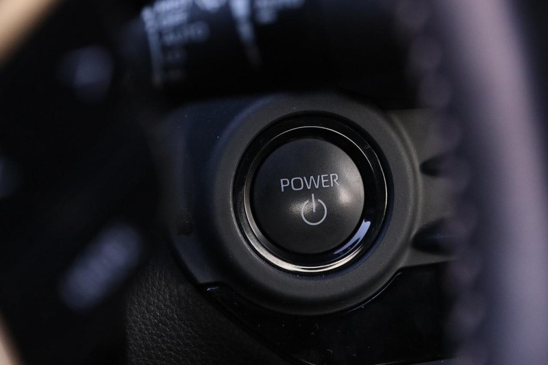 Toyota Crown Vehicle Full-screen Gallery Image 16