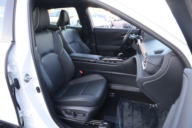 Toyota Crown Vehicle Full-screen Gallery Image 28