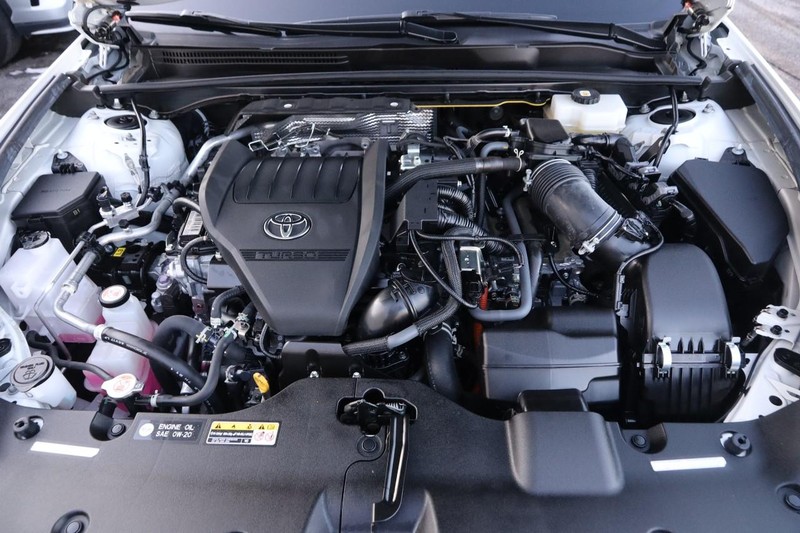 Toyota Crown Vehicle Full-screen Gallery Image 29