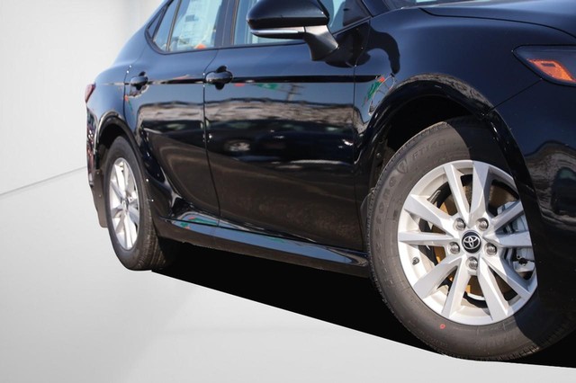 Toyota Camry Vehicle Image 03