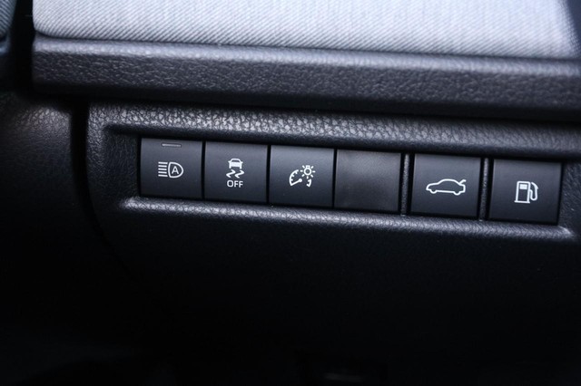 Toyota Camry Vehicle Image 18