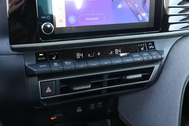 Toyota Camry Vehicle Image 16