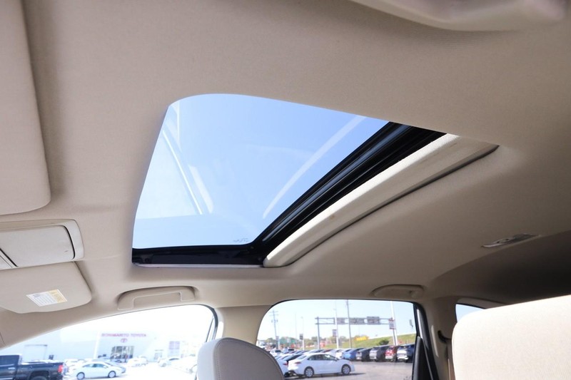 Honda CR-V Vehicle Full-screen Gallery Image 8