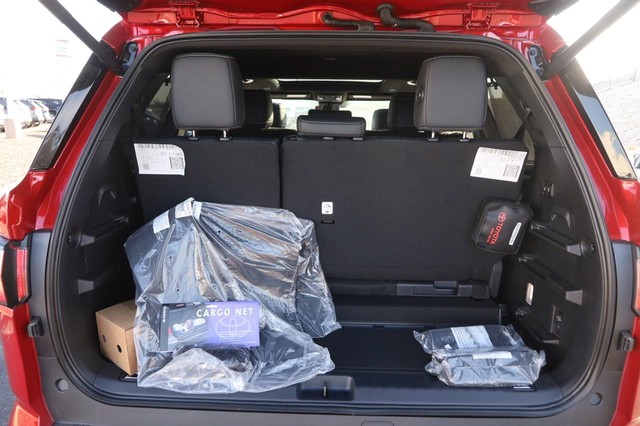 Toyota Sequoia Vehicle Image 07