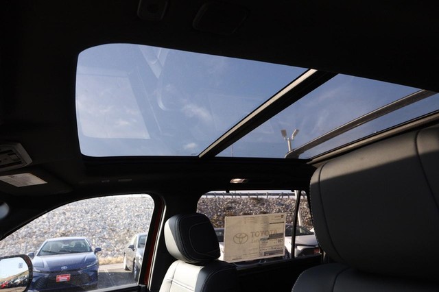 Toyota Sequoia Vehicle Image 09