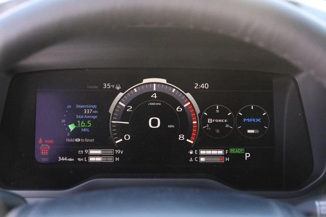 Toyota Sequoia Vehicle Image 16