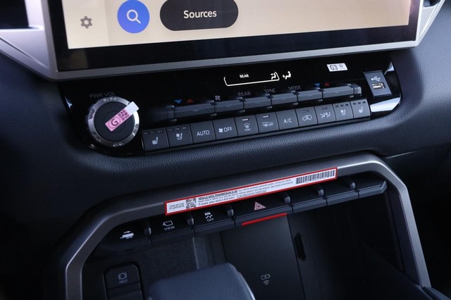 Toyota Sequoia Vehicle Image 20