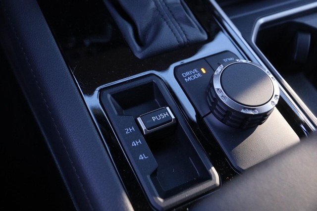 Toyota Sequoia Vehicle Image 21