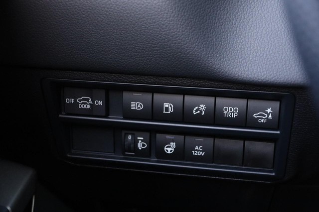 Toyota Sequoia Vehicle Image 23