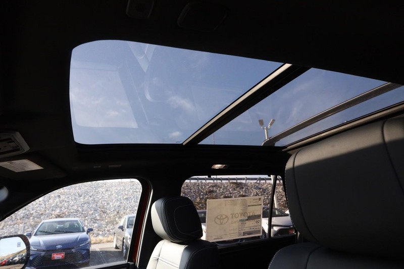 Toyota Sequoia Vehicle Image 09