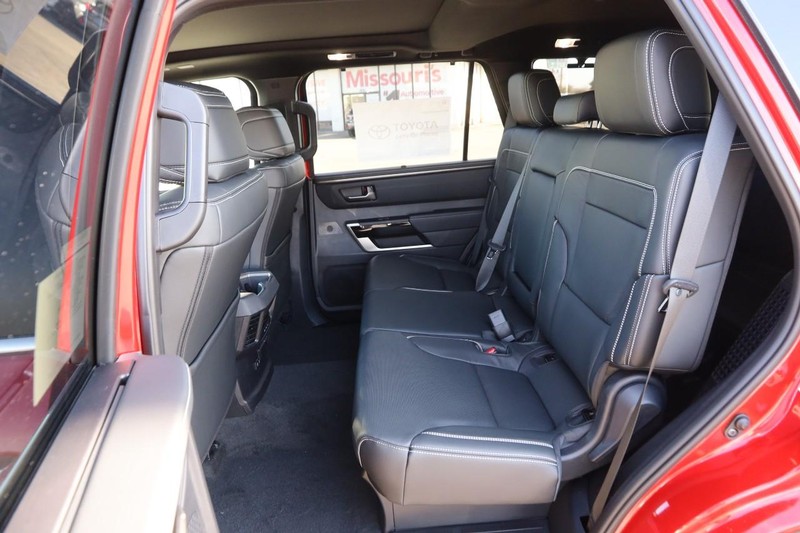 Toyota Sequoia Vehicle Image 11