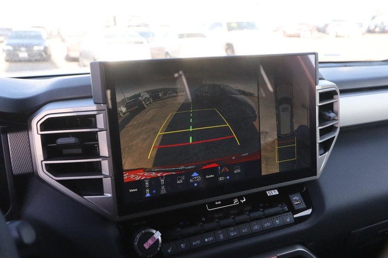 Toyota Sequoia Vehicle Image 19