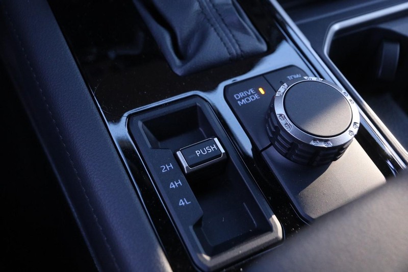 Toyota Sequoia Vehicle Image 21