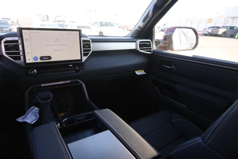 Toyota Sequoia Vehicle Image 28