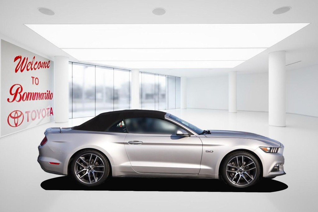 Ford Mustang Vehicle Full-screen Gallery Image 5