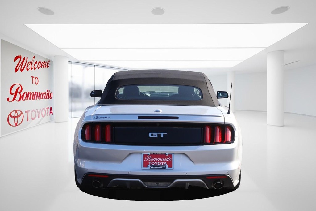 Ford Mustang Vehicle Full-screen Gallery Image 6