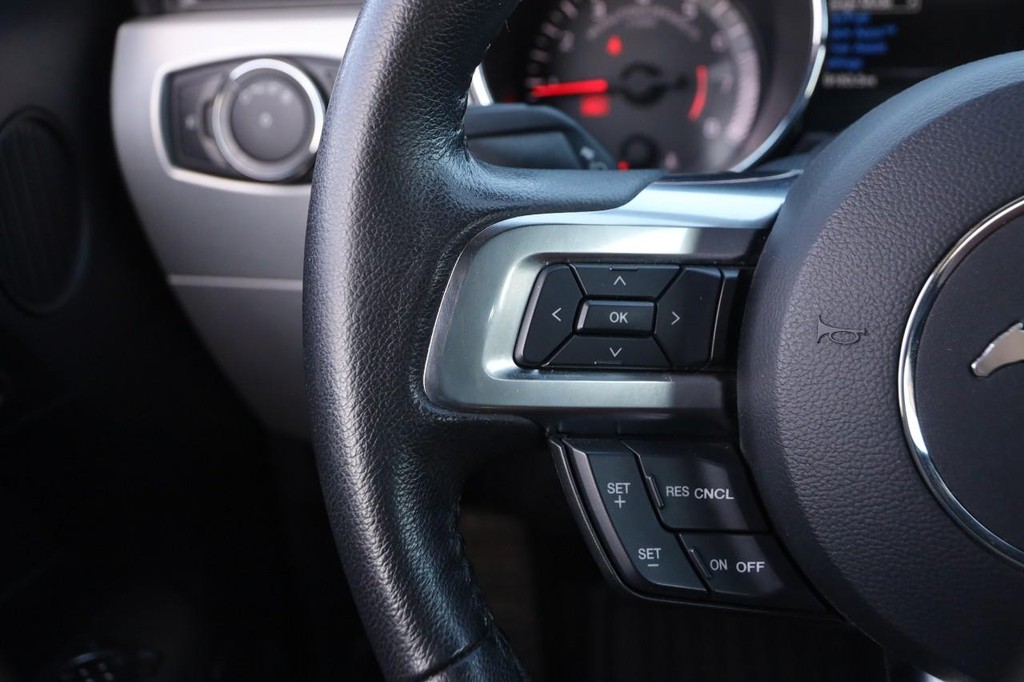 Ford Mustang Vehicle Full-screen Gallery Image 11