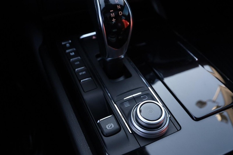 Maserati Ghibli Vehicle Image 18