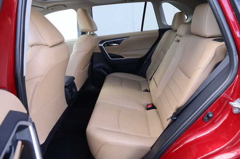 Toyota RAV4 Vehicle Image 11