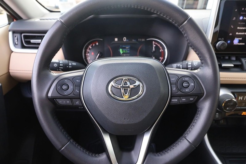 Toyota RAV4 Vehicle Image 12