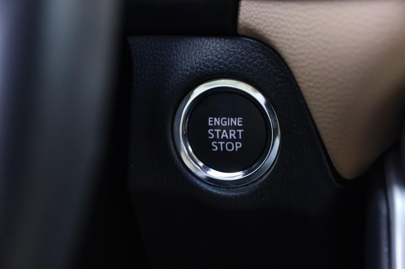 Toyota RAV4 Vehicle Image 16