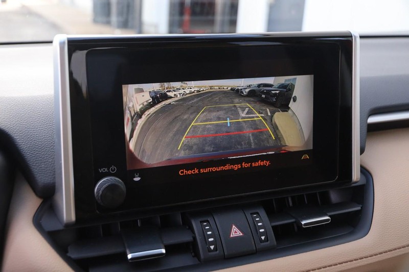 Toyota RAV4 Vehicle Image 18