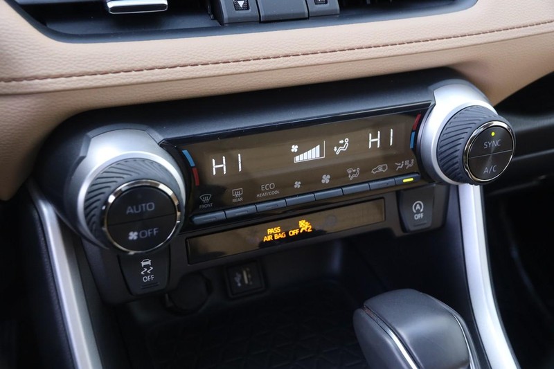 Toyota RAV4 Vehicle Image 19