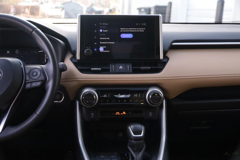 Toyota RAV4 Vehicle Image 25