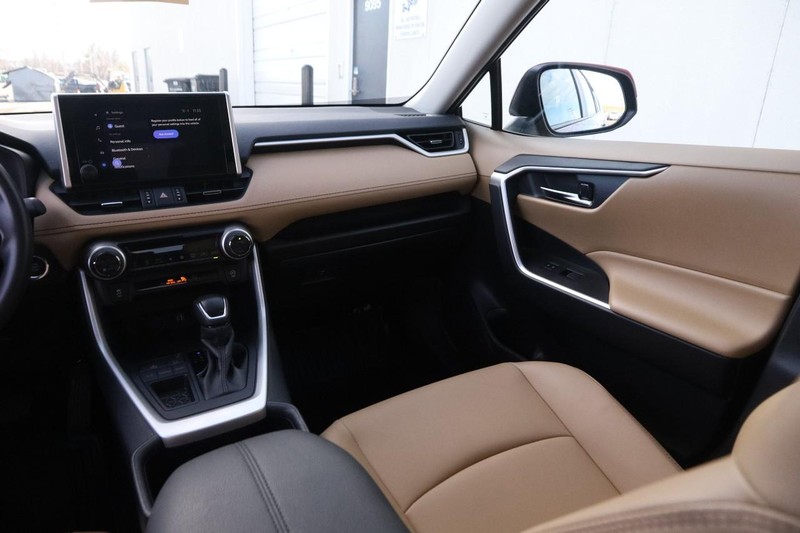 Toyota RAV4 Vehicle Image 26