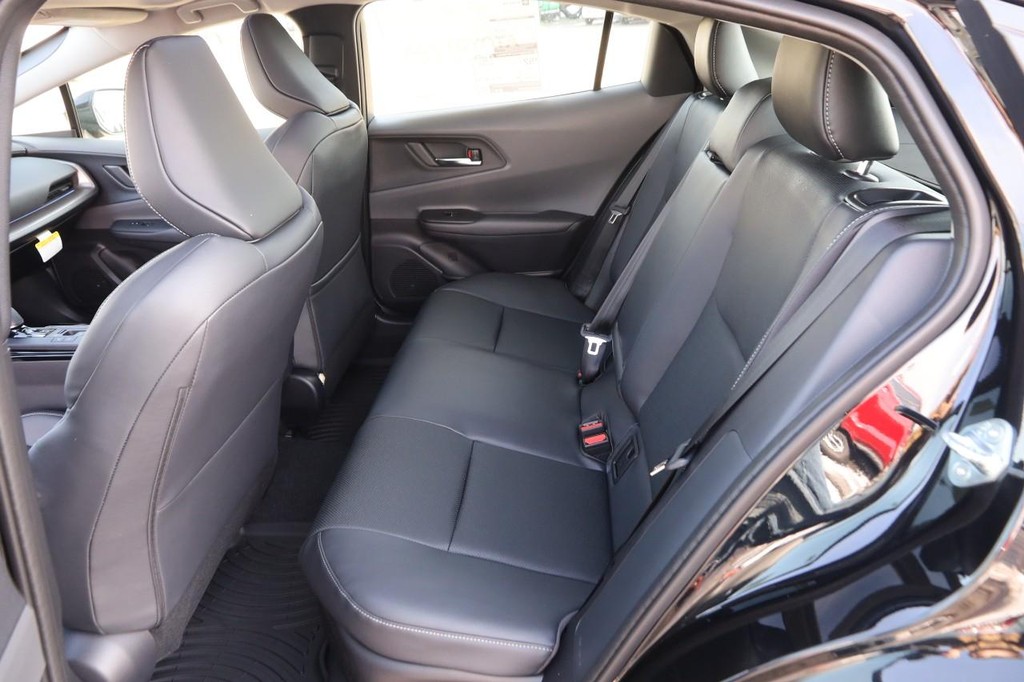 Toyota Prius Vehicle Full-screen Gallery Image 10