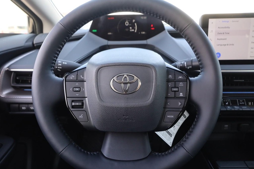Toyota Prius Vehicle Full-screen Gallery Image 11