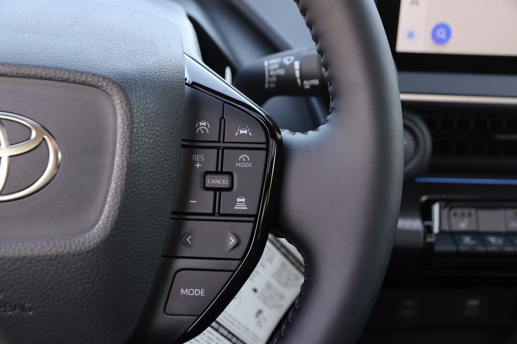 Toyota Prius Vehicle Full-screen Gallery Image 13