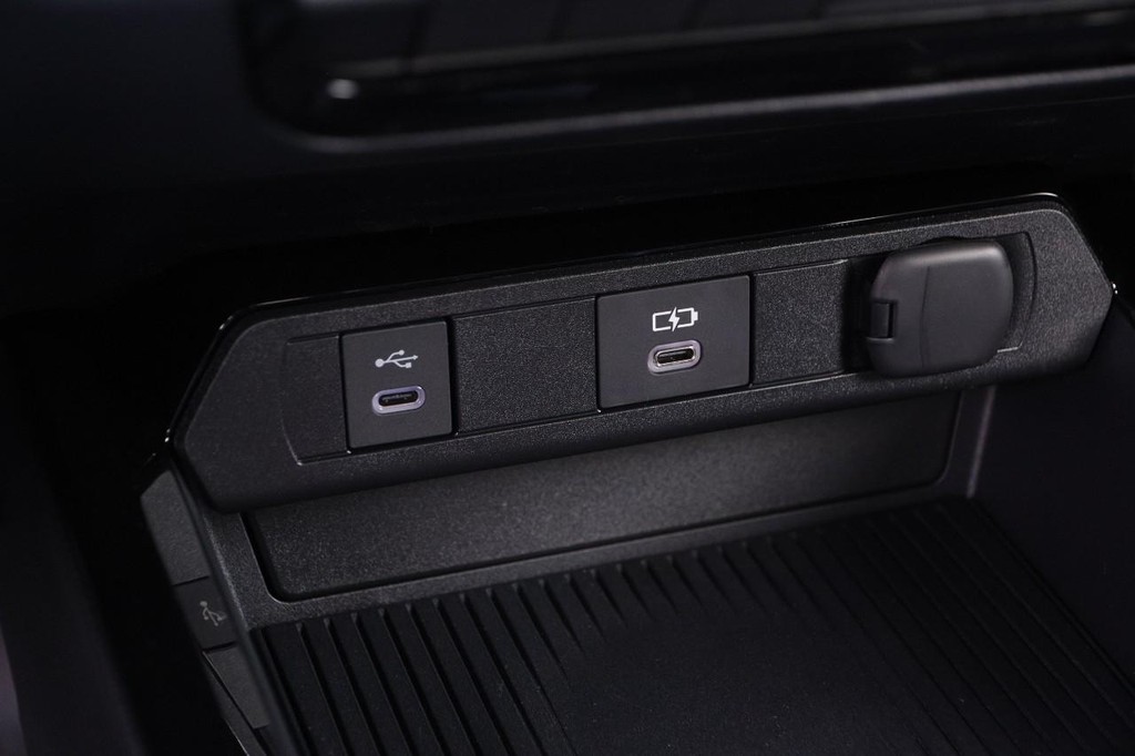 Toyota Prius Vehicle Full-screen Gallery Image 20