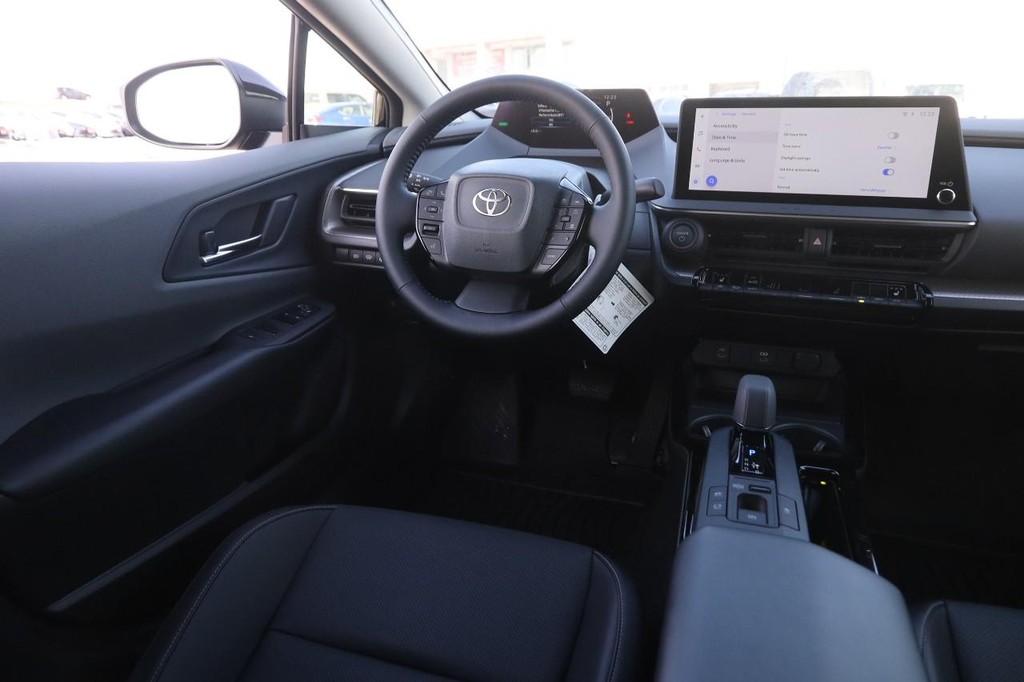 Toyota Prius Vehicle Full-screen Gallery Image 23