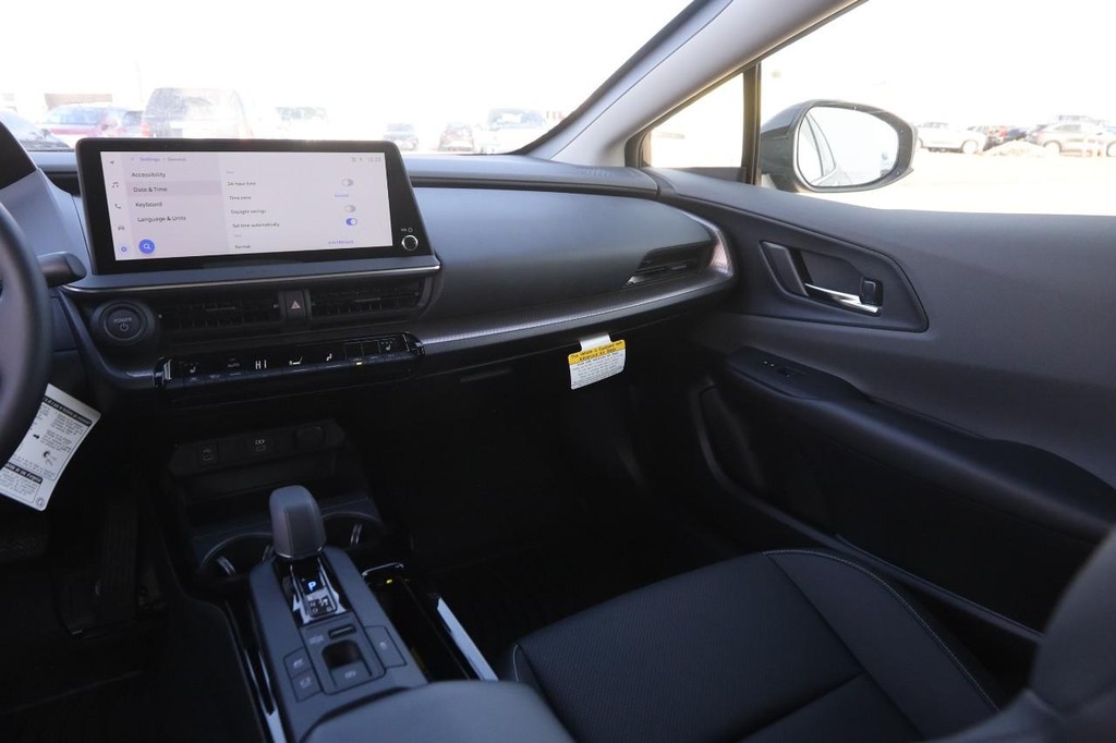 Toyota Prius Vehicle Full-screen Gallery Image 26