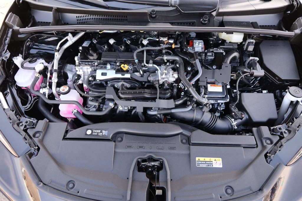 Toyota Prius Vehicle Full-screen Gallery Image 28