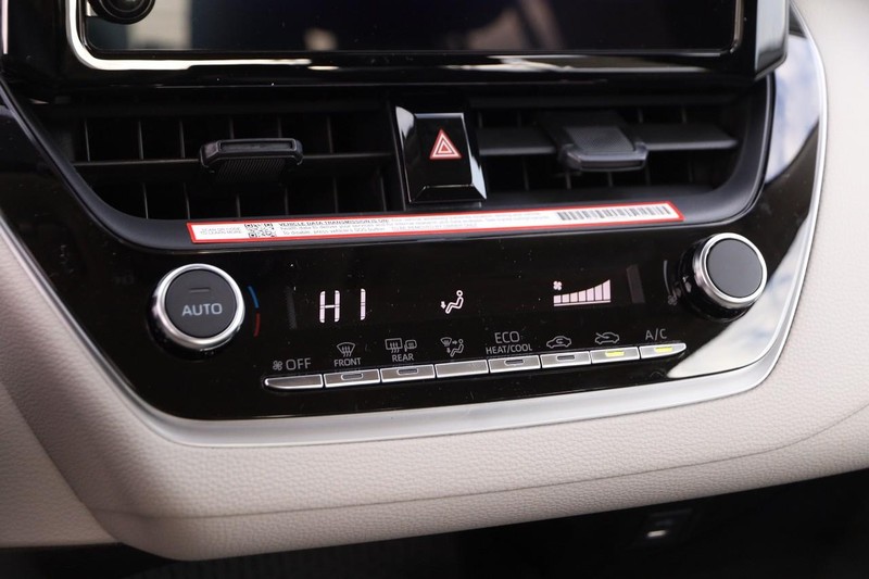 Toyota Corolla Vehicle Image 16