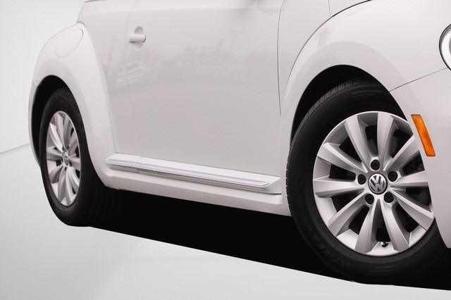 Volkswagen Beetle Convertible Vehicle Image 03