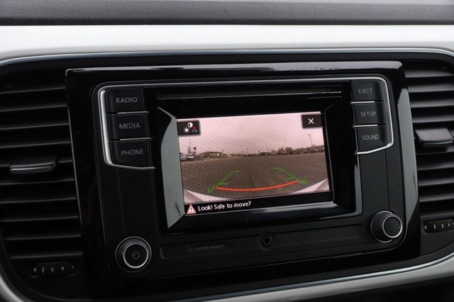 Volkswagen Beetle Convertible Vehicle Image 13