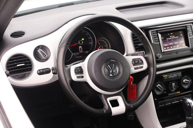 Volkswagen Beetle Convertible Vehicle Image 17