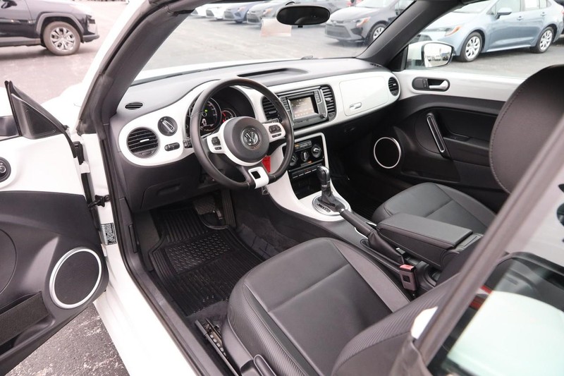 Volkswagen Beetle Convertible Vehicle Image 16