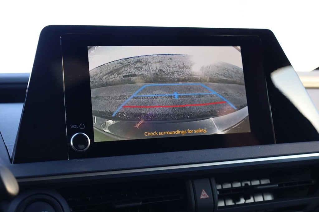 Toyota Prius Vehicle Full-screen Gallery Image 12