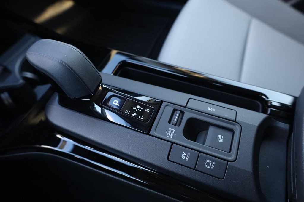 Toyota Prius Vehicle Full-screen Gallery Image 15