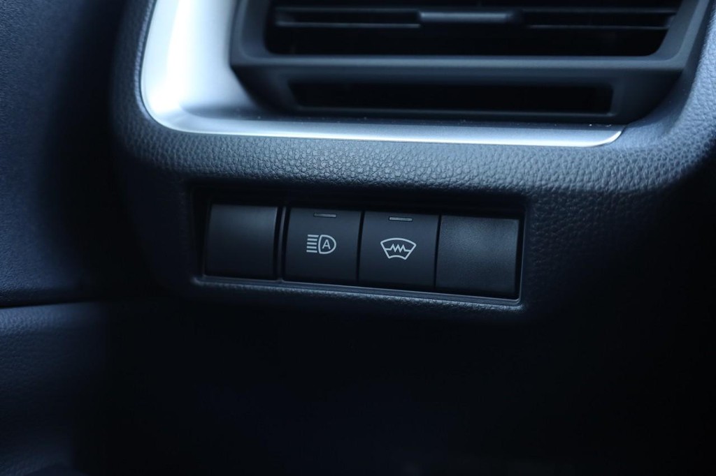 Toyota Prius Vehicle Full-screen Gallery Image 18