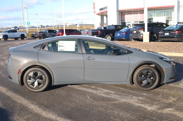 Toyota Prius Vehicle Image 05