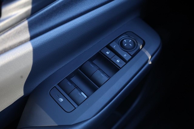 Toyota Prius Vehicle Image 17